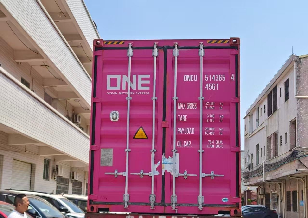 Container number photographed on the closed container doors before departure